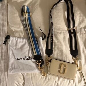 Marc Jacobs Snapshot- Cream/Black/Gold & comes with Blue/Yellow MJ Strap